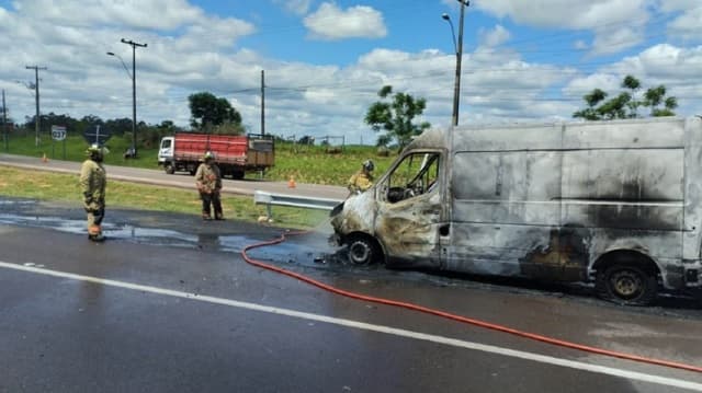 Incendio de móvil penitenciario en Caacupé no dejó víctimas