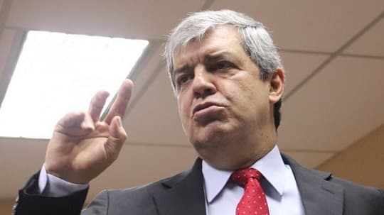 Riera fuera del chat de senadores y Bachi lo desafía