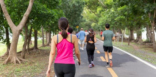 Optimiza tus caminatas para cuidar el corazón