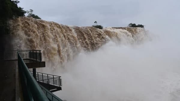 Suspenden temporalmente circuitos de las cataratas del Iguazú