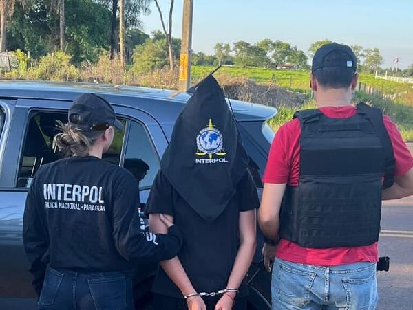 Detienen a mujer buscada por Interpol por robos en Argentina