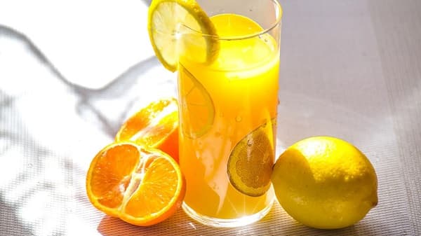 Vitamina C: no previene resfriados, pero puede aliviar