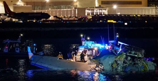 Washington: Avión de American Airlines choca con helicóptero militar; se teme que no haya sobrevivientes