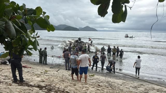 Avioneta se estrella en playa de Brasil tras fallido aterrizaje