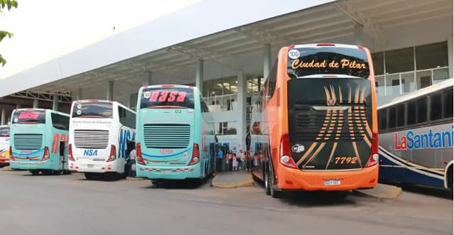 Transportistas protestan contra aumento de tarifas en la Estación de Buses