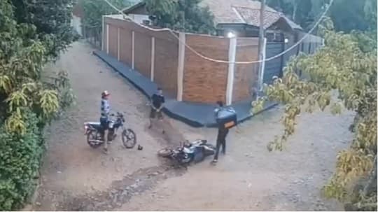 Delivery se defiende de asalto en Villa Elisa a puñetazos