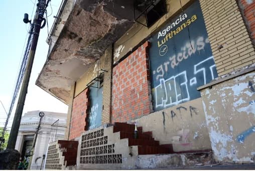 Edificio Excélsior del MEC: Consultoría revela estado crítico y recomienda su venta