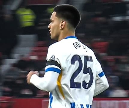 Debut soñado: Diego Gómez disputa su primer partido oficial en la Premier League con el Brighton