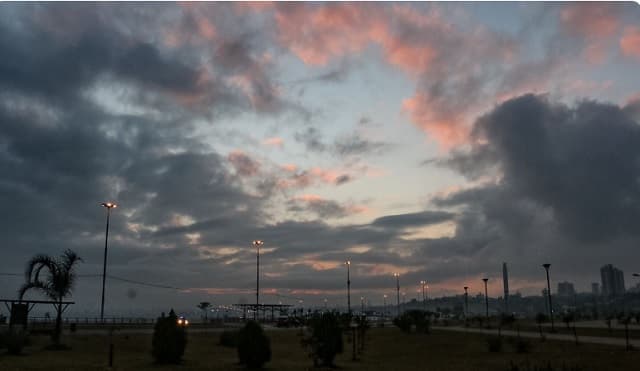 Jueves con lluvias dispersas y alta humedad en el país
