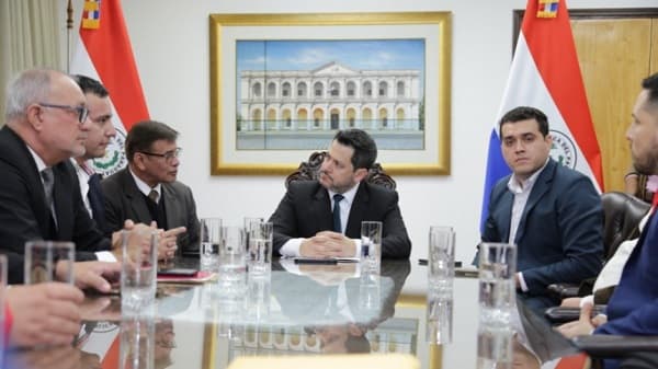 Latorre asegura su reelección tras frustrado quiebre cartista