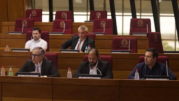 Ministra evade explicar aumento de peajes ante el Congreso