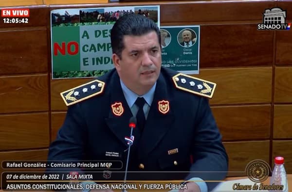 Destituyen a jefes policiales tras misterioso viaje a Colombia