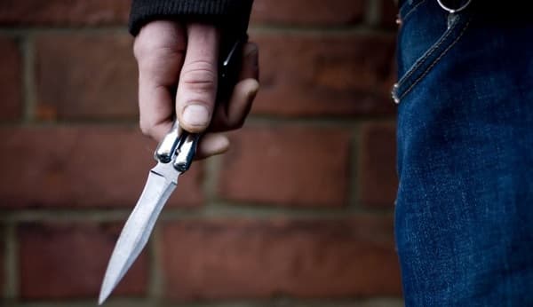 Mujer apuñalada 30 veces identifica a su agresor