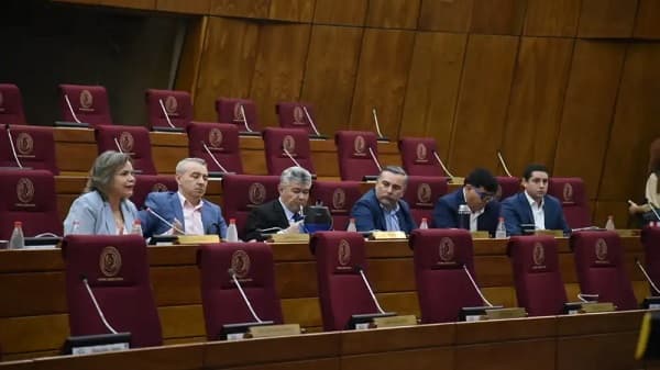 Cartismo frustra sesión sobre caso Pecci en el Congreso