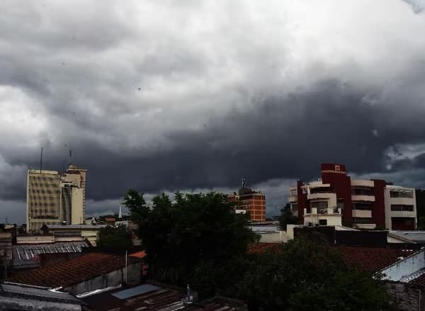 Jornada calurosa con lluvias en todo el país