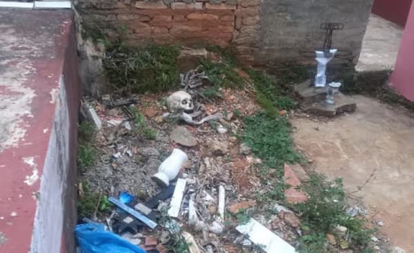 Restos humanos expuestos y abandono en el Cementerio del Este de Asunción