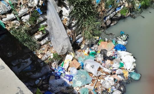 Zeballos Cue: Vecinos denuncian grave contaminación en el arroyo Zeballos