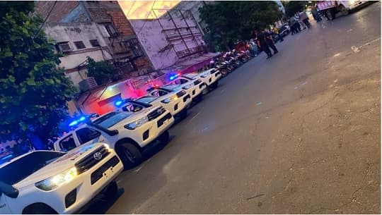 Policía y Comuna expulsan cuidacoches del centro capitalino
