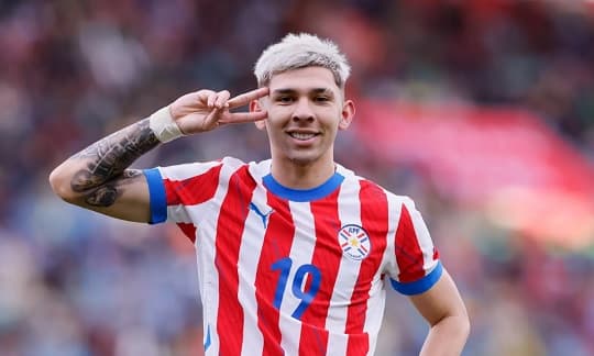 Julio Enciso será operado y no jugará en septiembre con la Albirroja