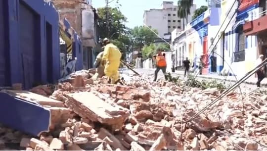 Derrumbe en estacionamiento genera caos en microcentro asunceno