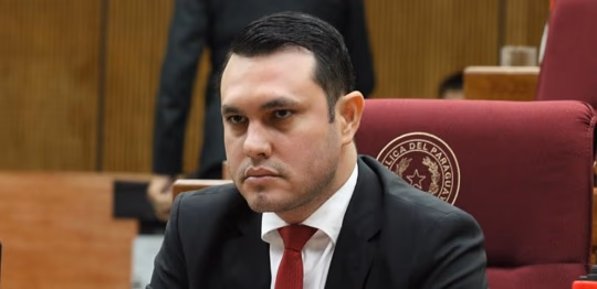 Acusan a Rivas de financiar su mansión con fondos de royalties