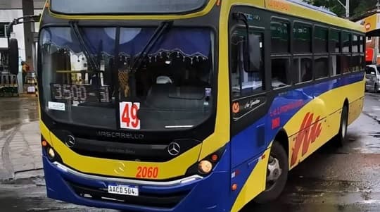 Paro de choferes de la Línea 49 por sueldos y aguinaldos impagos