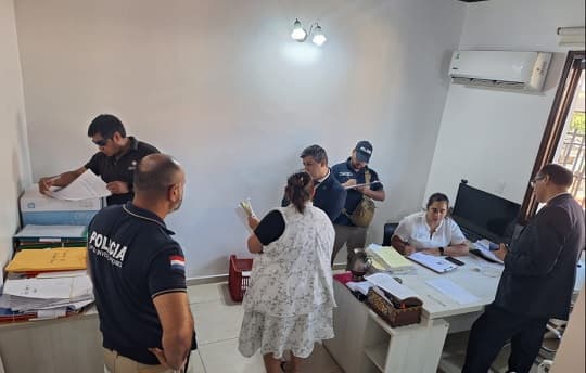 Fiscalía allana estudio jurídico vinculado a la “mafia de los pagarés”