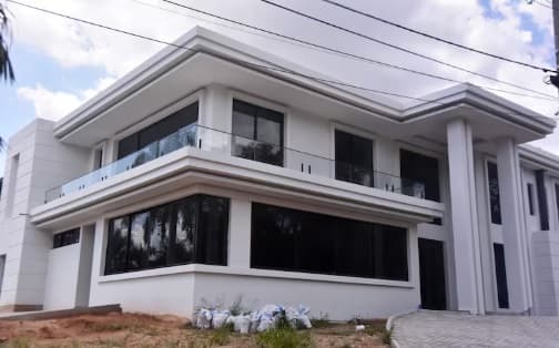 Cuestionan construcción millonaria de senador cartista con patrimonio negativo