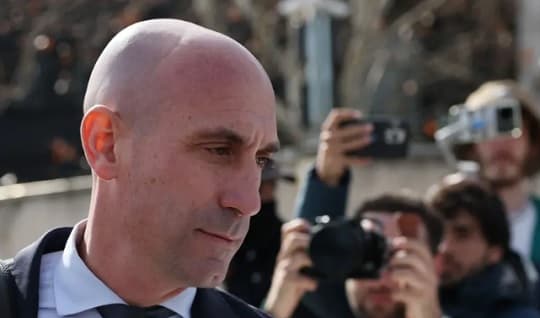 Rubiales multado con 10.800 euros por beso no consentido a jugadora