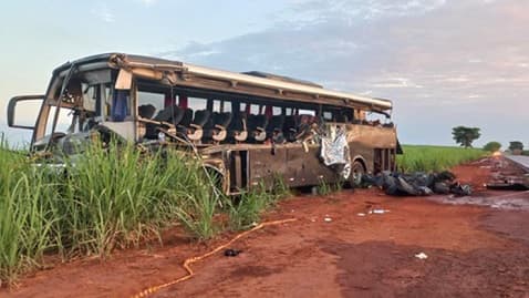 Trágico accidente en Brasil: 12 estudiantes muertos en choque vial