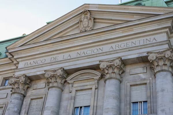 Gobierno argentino convierte Banco Nación en sociedad anónima