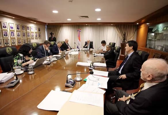 Corte suspende a juez y funcionario por irregularidades en Concepción