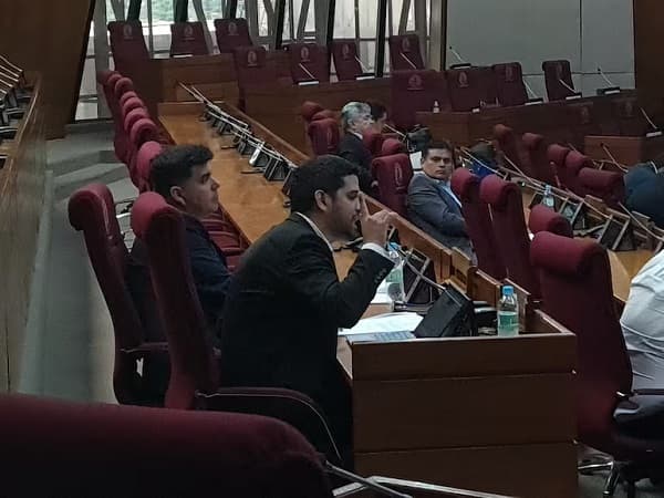 Cartismo bloquea pedido de destitución de ministros por caso Lalo