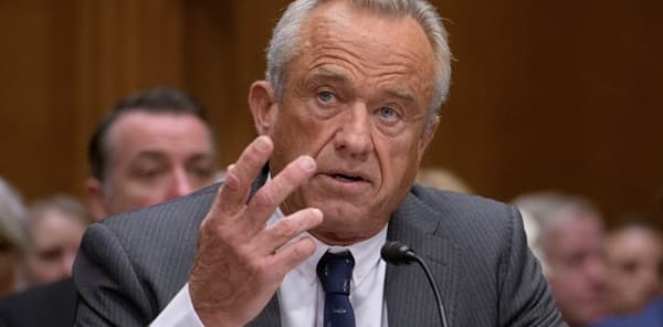 Robert Kennedy Jr. asume como secretario de Salud en medio de controversia