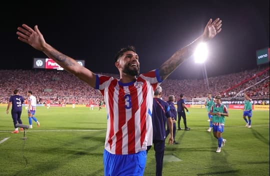 Tottenham sigue de cerca a Omar Alderete