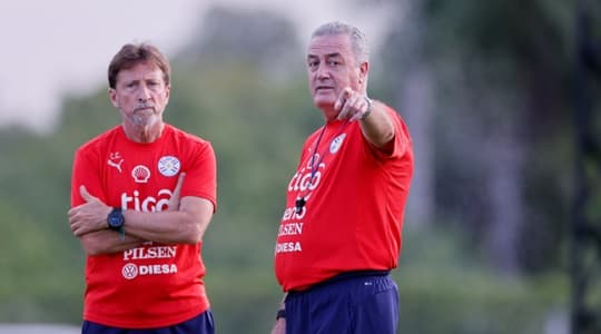 La Albirroja afina estrategia para desafío colombiano