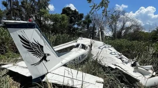 Avioneta capota en Saltos del Guairá tras falla mecánica