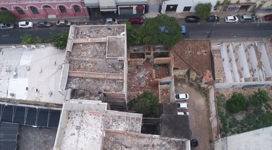 Abandono y peligro en el microcentro: edificios en ruinas e inseguridad