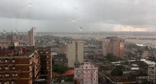 Se espera un día fresco a cálido con lluvias dispersas