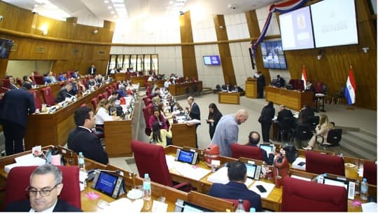 Legisladores ganan G. 10 millones más sin trabajar en dos meses