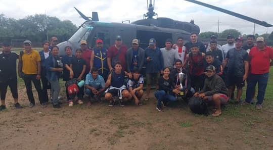 Fuerza Aérea rescata a futbolistas varados por inundaciones en el Chaco