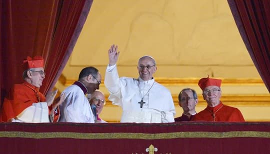 Papa Francisco cumple 12 años de pontificado en el hospital