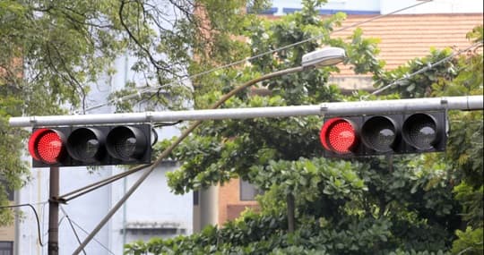 El cambio de horario también afectó a semáforos