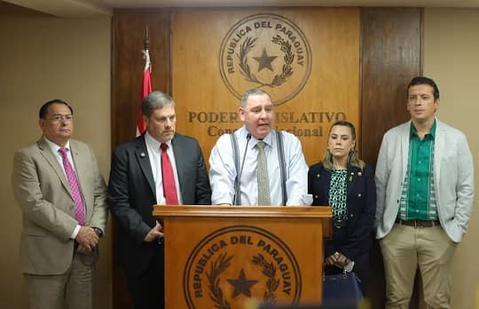 Senado convoca a Mario Abdo y Horacio Cartes por caso de filtraciones