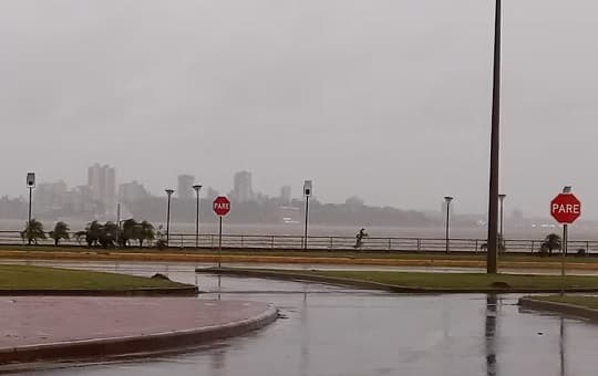 Calor intenso sigue hasta mañana con tormentas dispersas