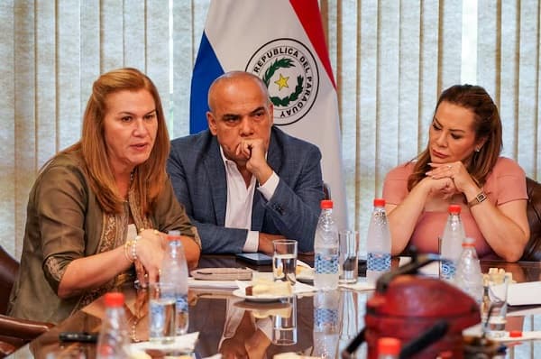 Ministra Barán rechaza dimitir y señala al exdirector de Villarrica