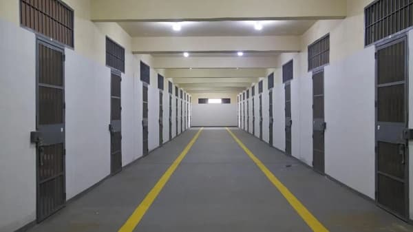 Imputan a cinco guardias por fuga en penal de Minga Guazú