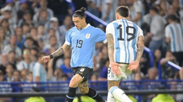 Clásico rioplatense sin Messi ni Suárez después de dos décadas