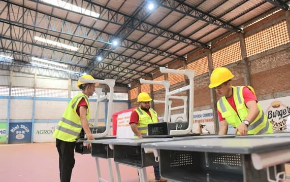 Pupitres chinos: gobierno inicia distribución de cuestionados mobiliarios escolares