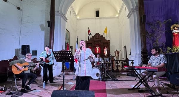 Lizza Bogado inicia su gira en Costa Rica con “Laboratorio del Alma”